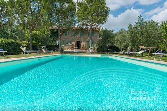 Märchenhaftes Anwesen mit Pool und Olivenhain