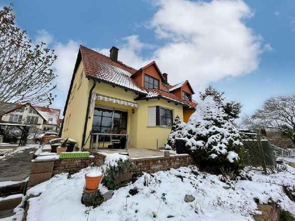 DHH mit wunderschönem Blick in absolut ruhiger und familiärer Lage von Radeberg