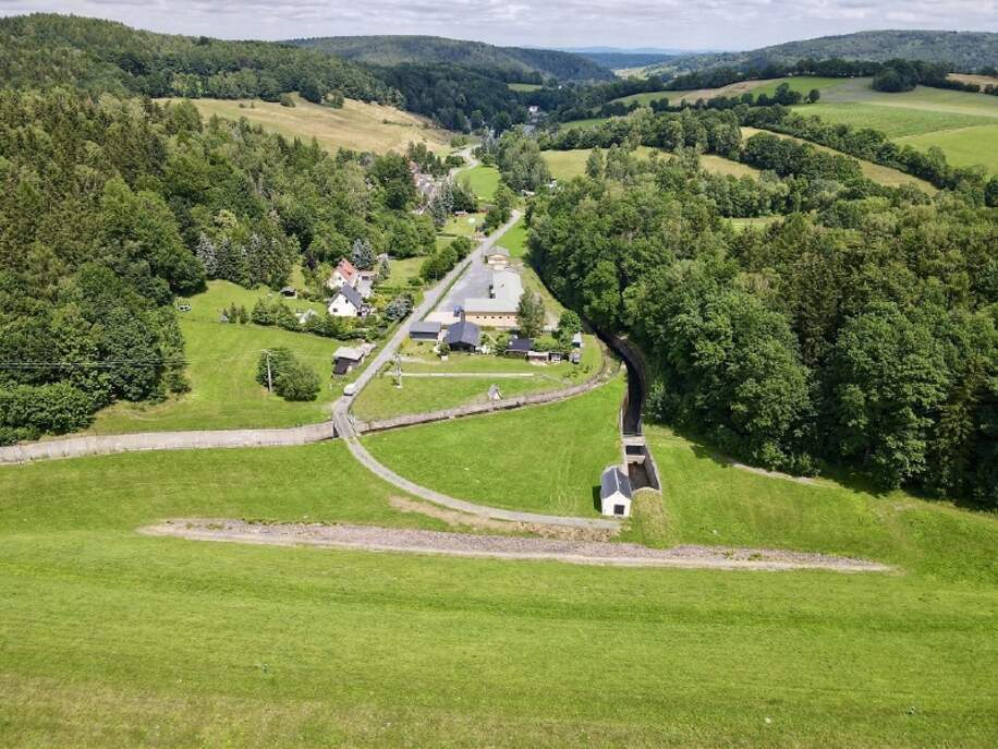 Ihr Firmensitz unweit der A17 und Dresden zum Kauf! Halle + Büro + Freiflächen!