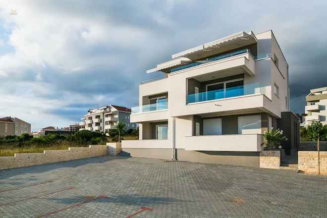 Modernes Penthouse mit schönem Meerblick
