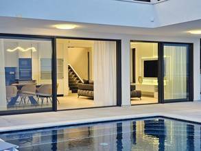 Thumbnail von Region Split: Villa mit Infinity-Pool und Blick auf das Meer