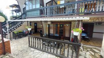 Thumbnail von Mehrparteienhaus mit Blick auf das Meer und die Berge