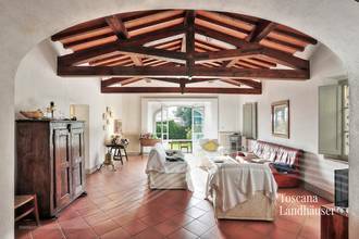 Thumbnail von Antikes Landhaus mit Nebengebäude in Mitten der Weinberge von Bolgheri