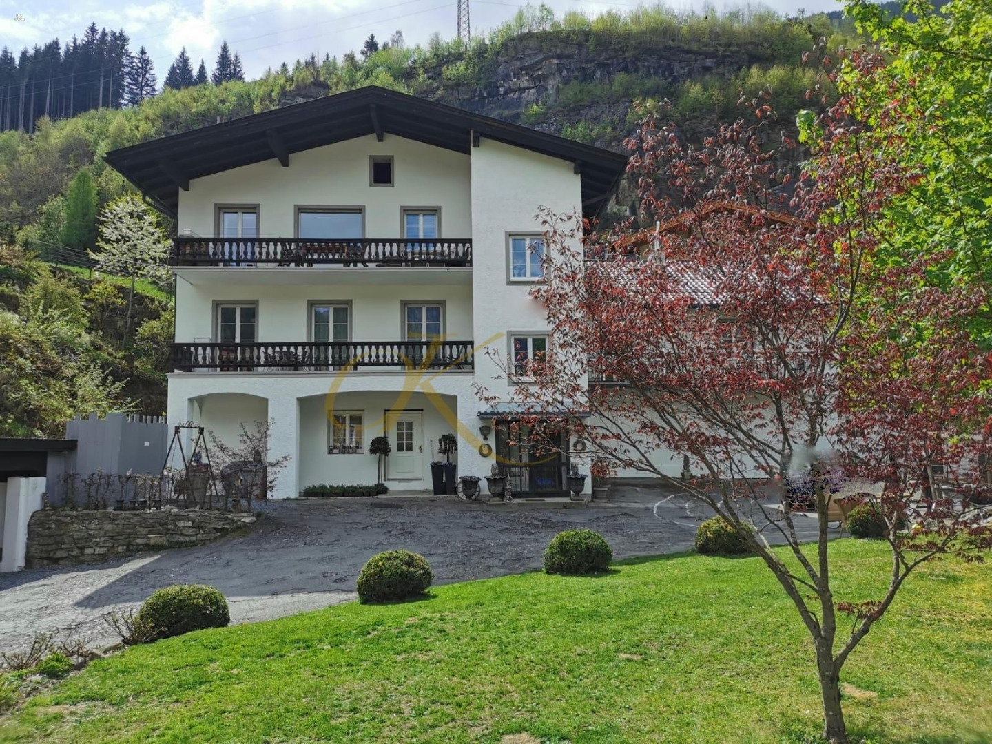 Appartements Haus. Modern und generalsaniert.