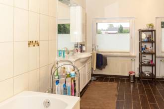 Thumbnail von Modernes provisionsfreies RMH Juwel in ruhiger Alt-Rahlstedter Wohnlage