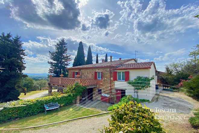 Charmantes Landhaus in Panoramalage mit Pool
