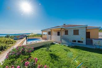 Thumbnail von Mediterranes Haus mit Pool und Blick auf das Meer