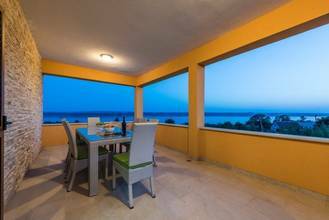 Thumbnail von Mediterranes Haus mit Pool und Blick auf das Meer