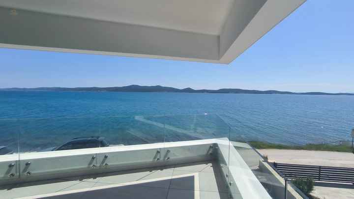 Newly built apartments directly on the sea - with roof terrace