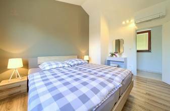 Thumbnail von Mediterranes Steinhaus mit Swimmingpool