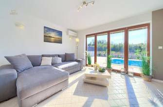 Thumbnail von Mediterranes Steinhaus mit Swimmingpool