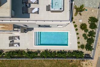 Thumbnail von Moderne Luxusvilla mit Swimmingpool nahe dem Yachthafen