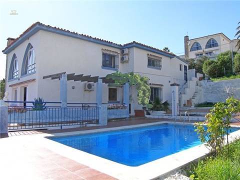 Villa For Sale in Estepona