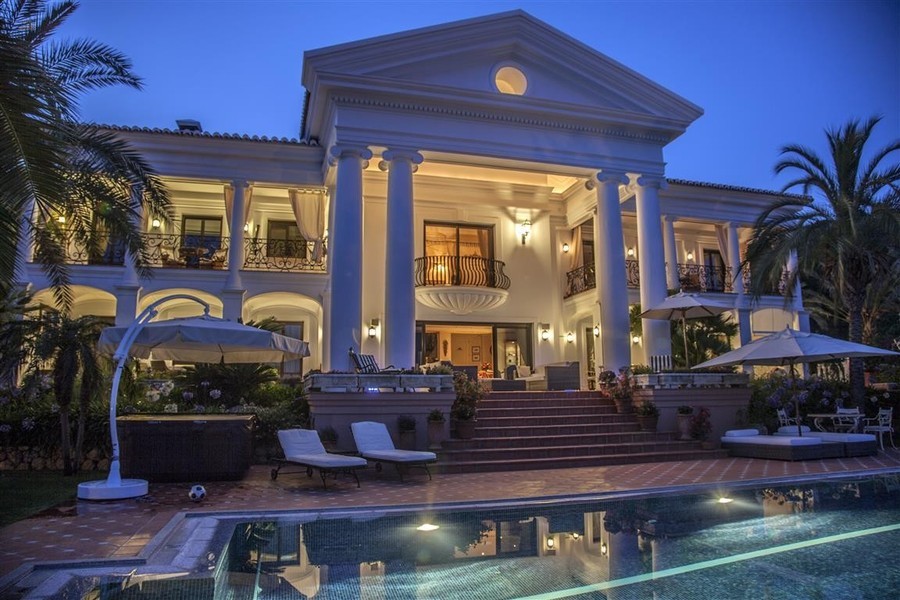 Luxus-Villa in Sierra Blanca R2698313