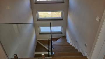 Thumbnail von Moderne Villa mit Swimmingpool und Meerblick