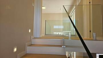 Thumbnail von Moderne Villa mit Swimmingpool und Meerblick