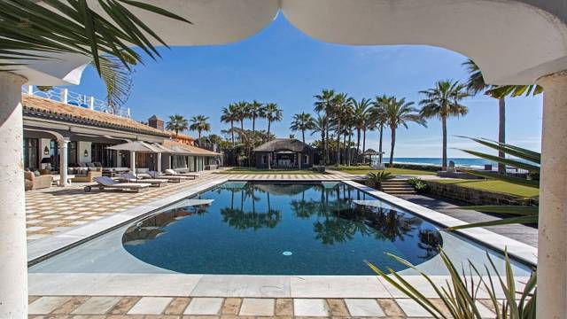 villa for sale in - Los Monteros 