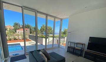 Thumbnail von Deniz yakınında modern villa ve yüzme havuzu