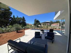 Thumbnail von Deniz yakınında modern villa ve yüzme havuzu