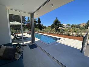 Thumbnail von Deniz yakınında modern villa ve yüzme havuzu