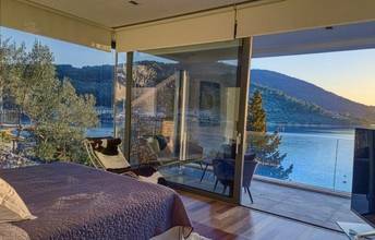 Thumbnail von Moderní luxusní vila přímo u moře