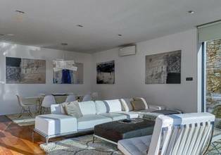 Thumbnail von Moderní luxusní vila přímo u moře