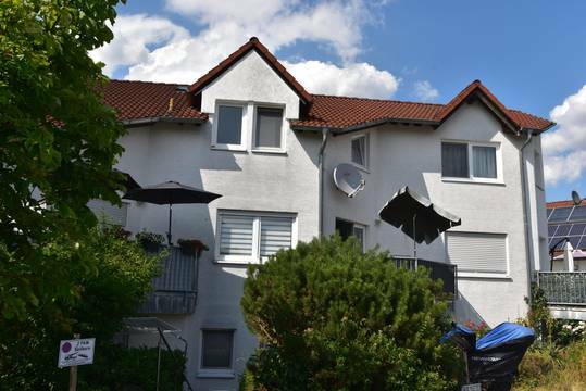 Architekten-Maisonette mit Balkon, Gartenanteil am Feldrand und 2 Stellplätzen. „Haus-Gefühl“!!