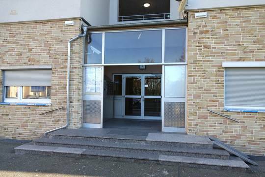 PROVISIONSFREI! Renovierte 3-ZKB-Wohnung mit Stil – Balkon und Aussicht inklusive.