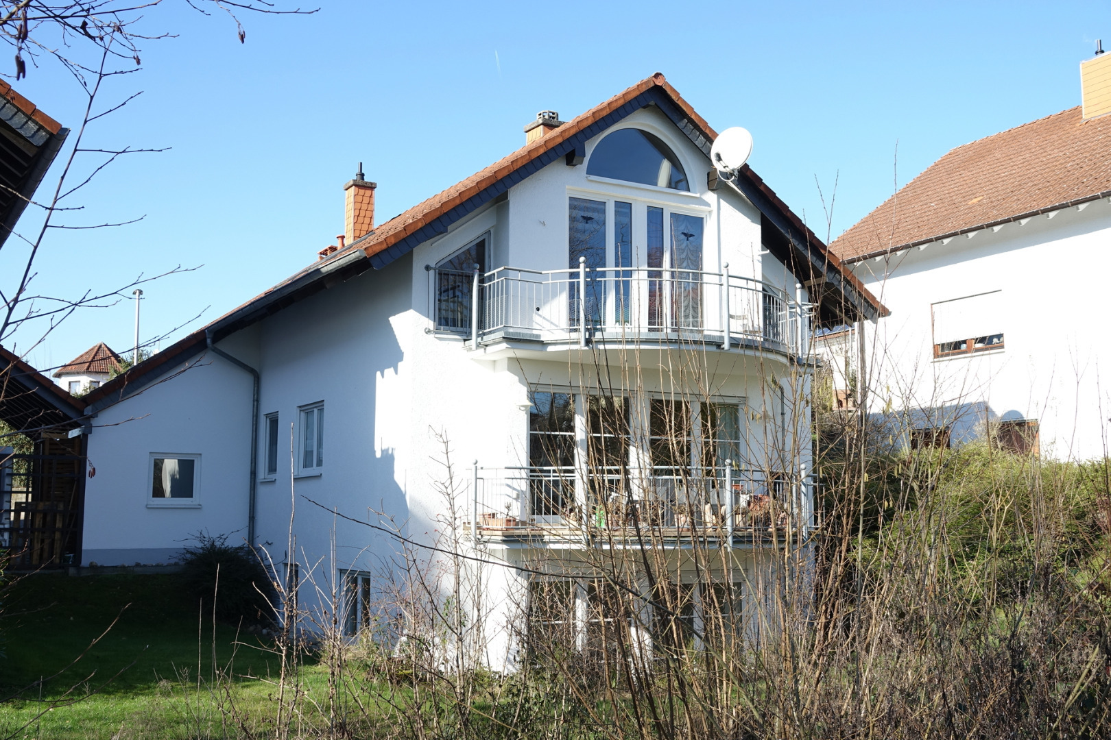 Gut ausgestattete 3-ZKBB-Wohnung im 1. OG – Garage & Stellplatz inklusive.
