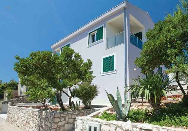 Haus mit drei Appartements und Pool an der Südküste der Insel Korcula