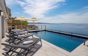 Thumbnail von Villa avec piscine dans un emplacement exceptionnel en bord de mer, région de Karlobag