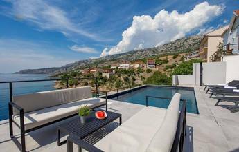 Thumbnail von Villa avec piscine dans un emplacement exceptionnel en bord de mer, région de Karlobag