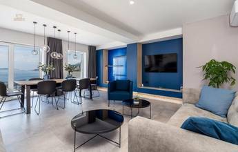 Thumbnail von Villa avec piscine dans un emplacement exceptionnel en bord de mer, région de Karlobag