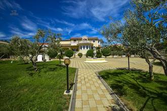 Thumbnail von Villa mit Swimmingpool in ruhiger Lage