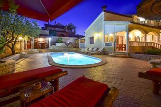 Thumbnail von Villa mit Swimmingpool in ruhiger Lage