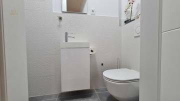 Thumbnail von Modernes Haus mit Swimmingpool und Meerblick