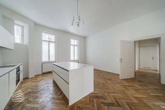 Thumbnail von Grand Park Residence: Herrschaftlicher 6-Zimmer Altbau mit Weit- und Grünblick