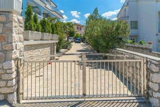 Thumbnail von Gepflegtes Mehrfamilienhaus mit Meerblick in Selce