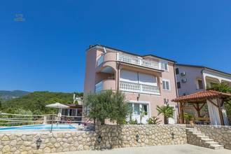Thumbnail von Mehrfamilienhaus mit Pool und Meerblick in Crikvenica