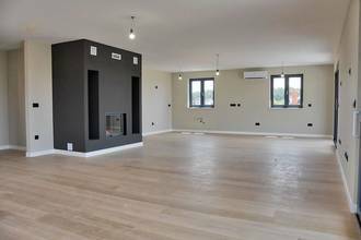 Thumbnail von Şehir ve deniz manzaralı çatı terasıyla modern penthouse