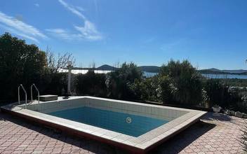 Thumbnail von Villa mit Swimmingpool und Meerblick