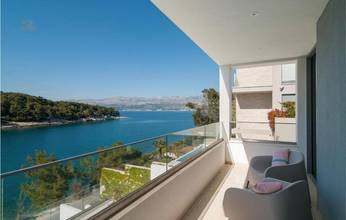 Thumbnail von Moderní vila s bazénem v první řadě k moři