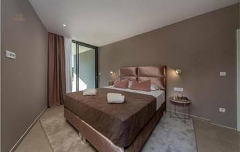 Thumbnail von Moderní vila s bazénem v první řadě k moři