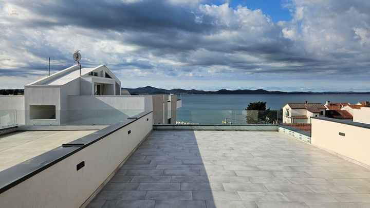 Neues Penthouse mit Dachterrasse