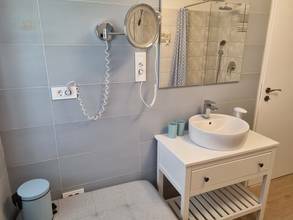 Thumbnail von Hochwertiges Appartementhaus mit traumhaften Meerblick, Region Karlobag