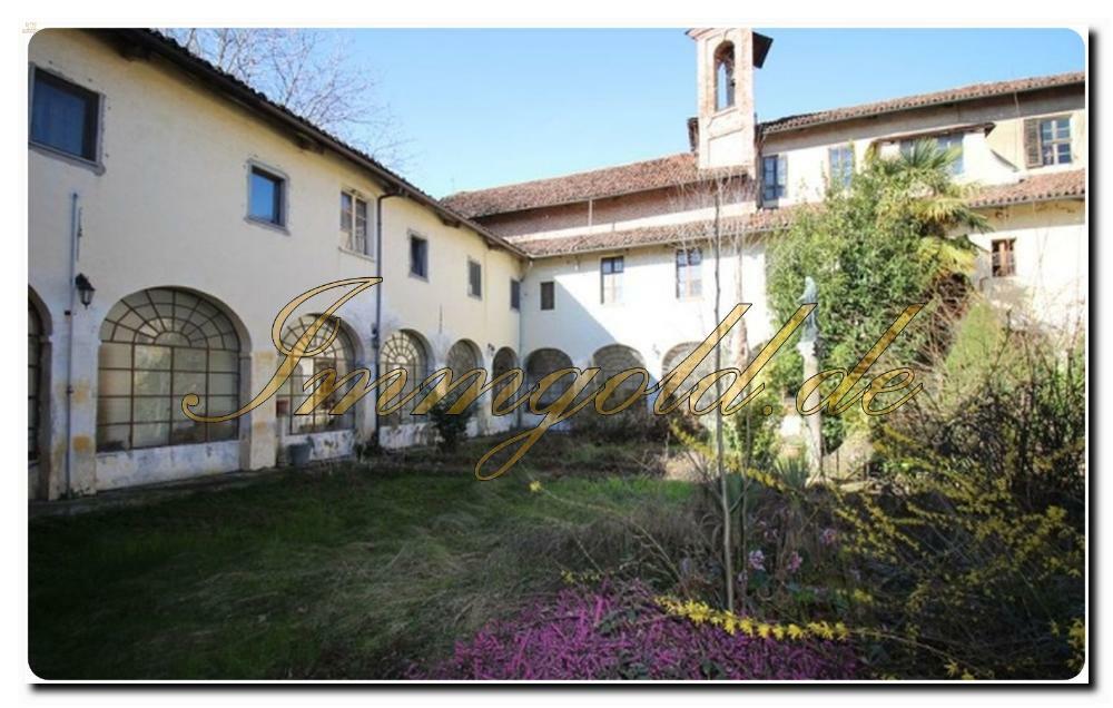 Immogold ehemaliges Klosteranwesen mit zwei Klöstern zu renovieren