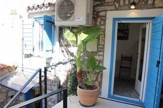 Thumbnail von Traditionelles Steinhaus mit Meerblick