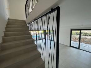 Thumbnail von Moderne Villa mit Swimmingpool und Meerblick