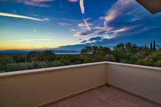 Thumbnail von Mediterrane Neubau-Villa mit Swimmingpool und Meerblick