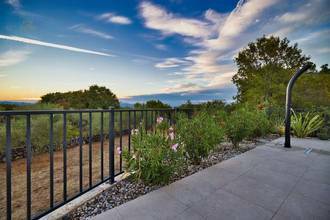 Thumbnail von Mediterrane Neubau-Villa mit Swimmingpool und Meerblick